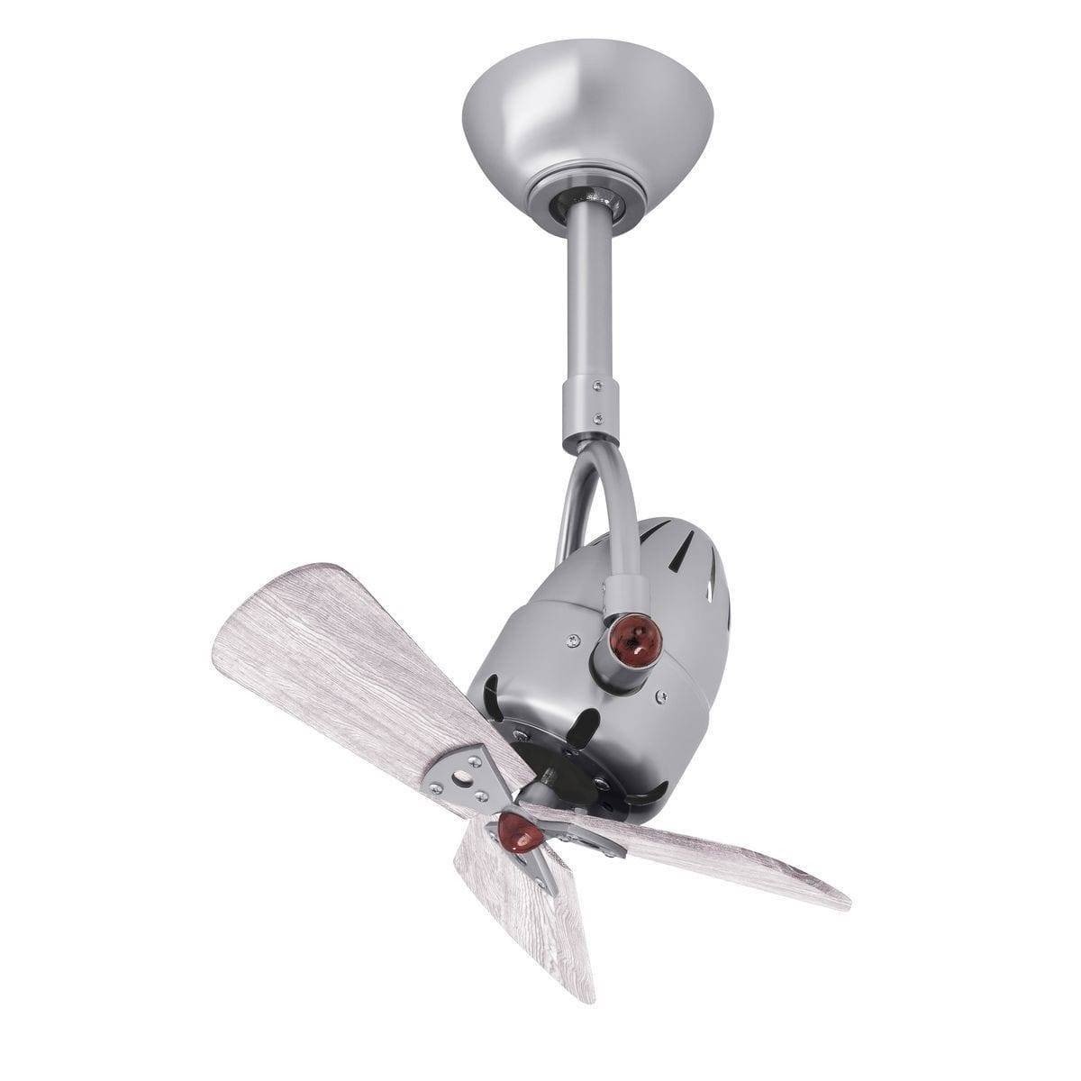 Ventilateur de plafond argenté avec moteur et pale en bois, fixé au plafond par une tige métallique, destiné à la salle de bain, exemple illustrant le choix d’un extracteur adapté. Comment choisir un ventilateur de salle de bain.