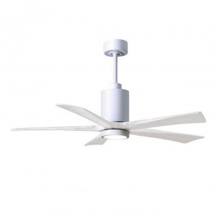 Ventilateur plafond moderne blanc, suspendu au support, avec ailes inclinées pour circulation d'air uniforme. à quoi sert un destratificateur intégrable dans le texte?