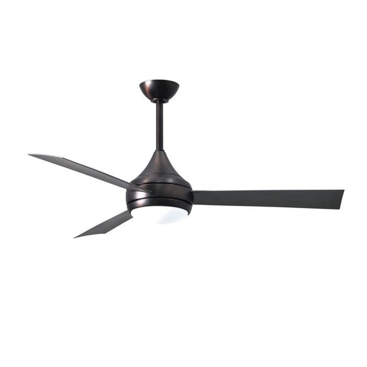 Ventilateur plafonnier moderne à trois pales noires avec lumière intégrée, espéré pour une chambre ou séjour. Comment choisir son ventilateur.